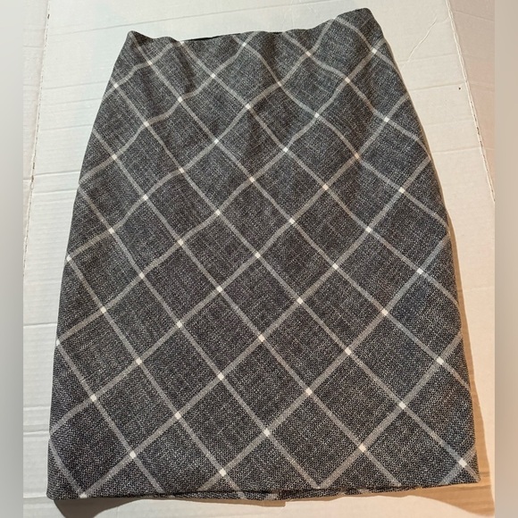 White house Black Market plaid skirt. - Picture 1 of 4